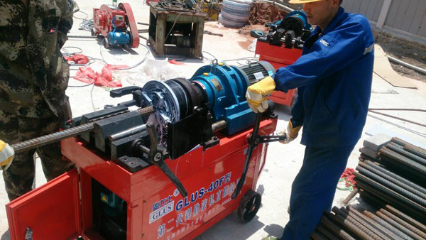 固力士鋼筋直螺紋滾絲機現場(chǎng)施工